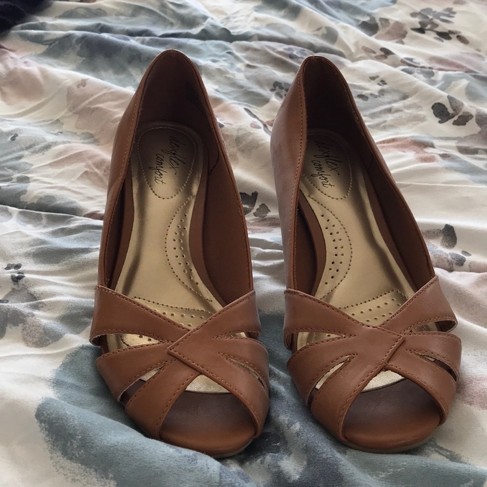 Heeled shoes